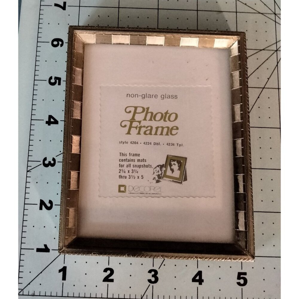 Vintage Decorel Non Glare Glass Photo Frame Gold Tone 2 x3 to 3 x 5 Mat - Picture 4 of 5